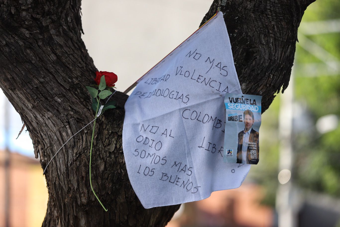 Velatón por la salud de Miguel Uribe Turbay en Modelia