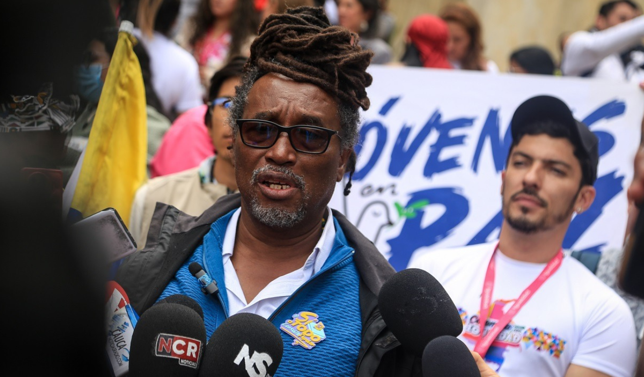 Atacan a escolta del ministro de Igualdad en plena estación de TransMilenio