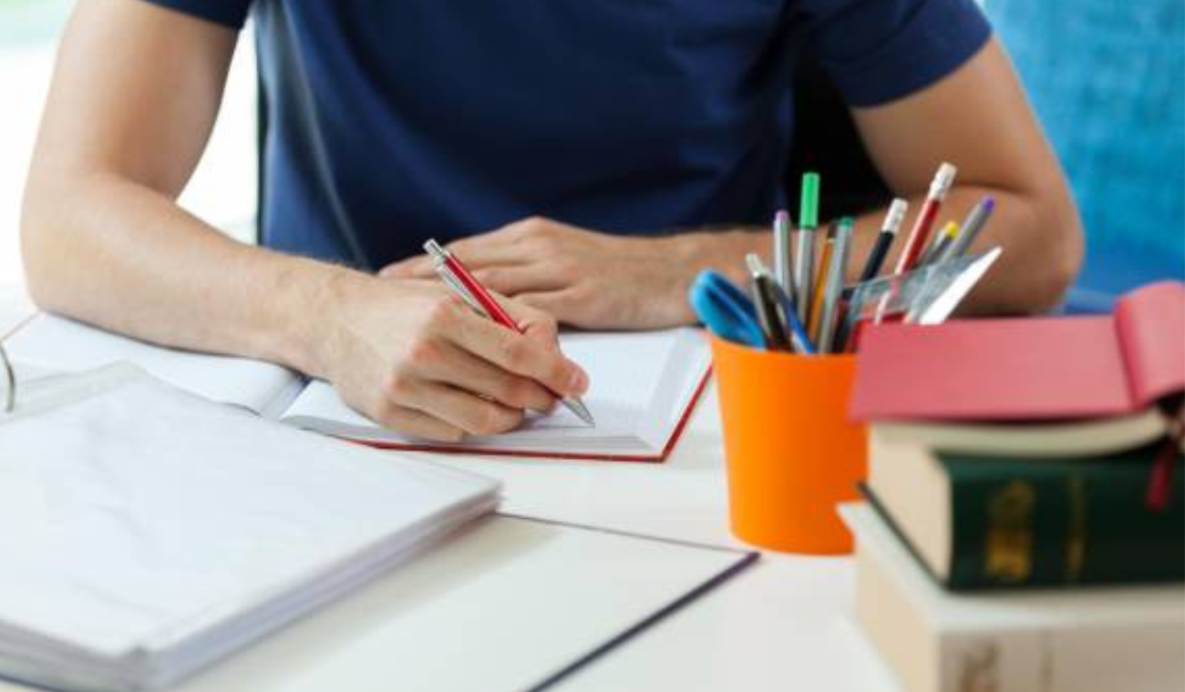 Becas para estudiar con todo pago esto es lo que necesita para aplicar