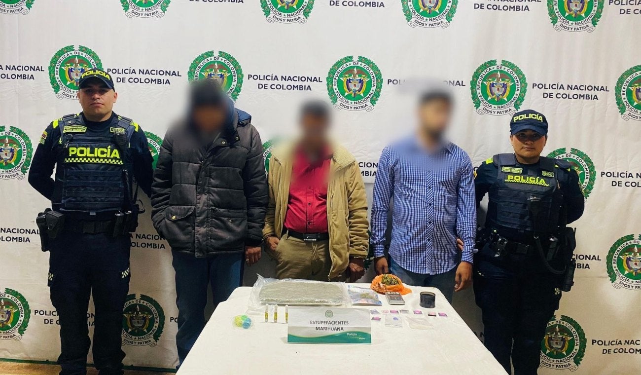 Capturados por llevar drogas en un taxi en Bogotá
