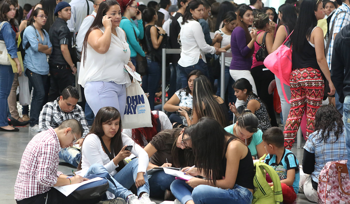 Cayó desempleo femenino en Bogotá, pero hay una alerta