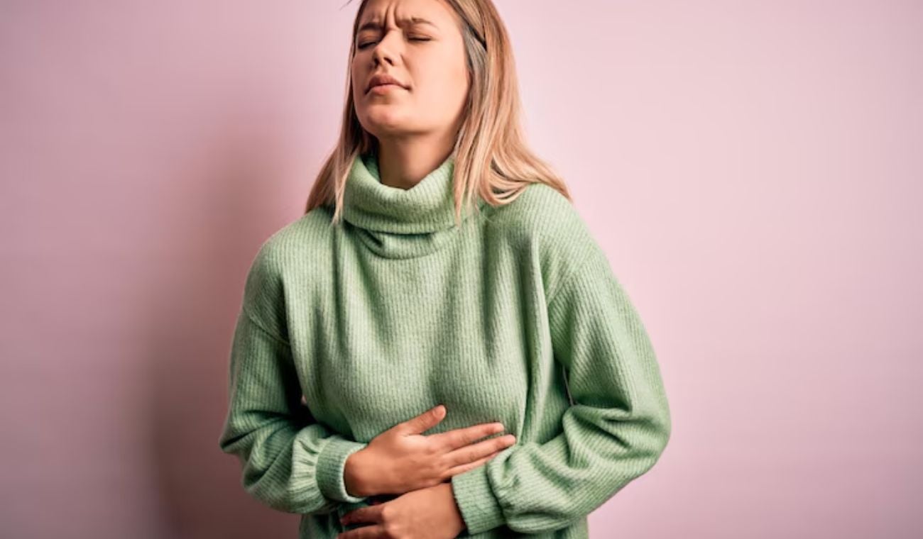 ¿Dolor de estómago frecuente? Señales que afectan el estado de ánimo