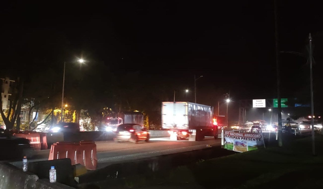 Cierre de la vía al Llano por el paro arrocero