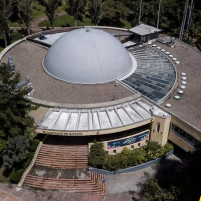 Planetario celebra por lo alto el Día de la Independencia: viaje sorprende