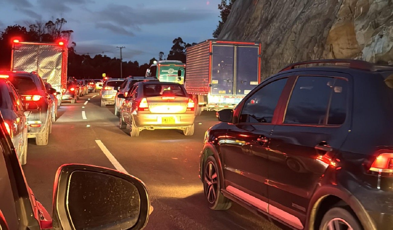 Trancón en vía Girardot-Bogotá el 20 de julio de 2025