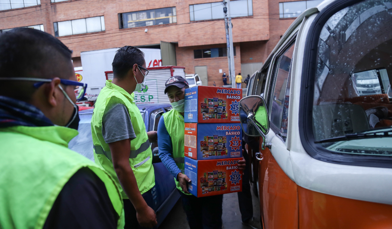 Tiendas ARA y Juan Valdez buscan personal en Bogotá con sueldos fijos y contrato estable