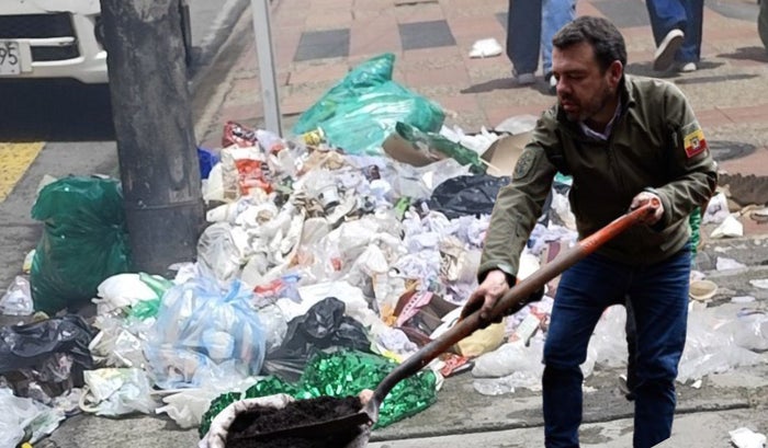 Galán no aguantó más el basurero tomó drástica medida con la UAESP