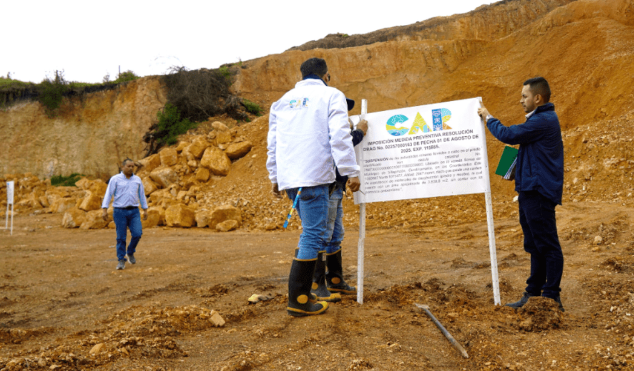 La CAR pilló maquinaria pesada dejando estragos en zona protegida de Villapinzón