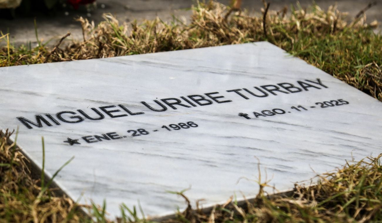 Tumba de Miguel Uribe, a propósito de la sanción al menor que le disparó