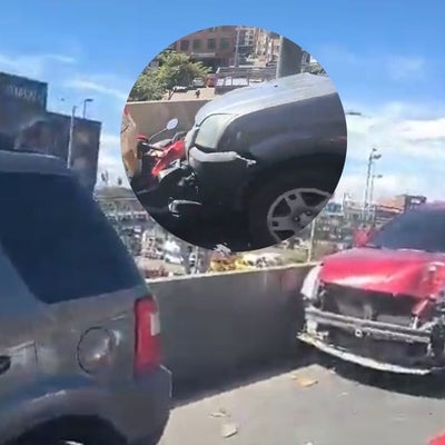 Choque múltiple en la NQS con Sexta involucró taxi, dos carros y una moto