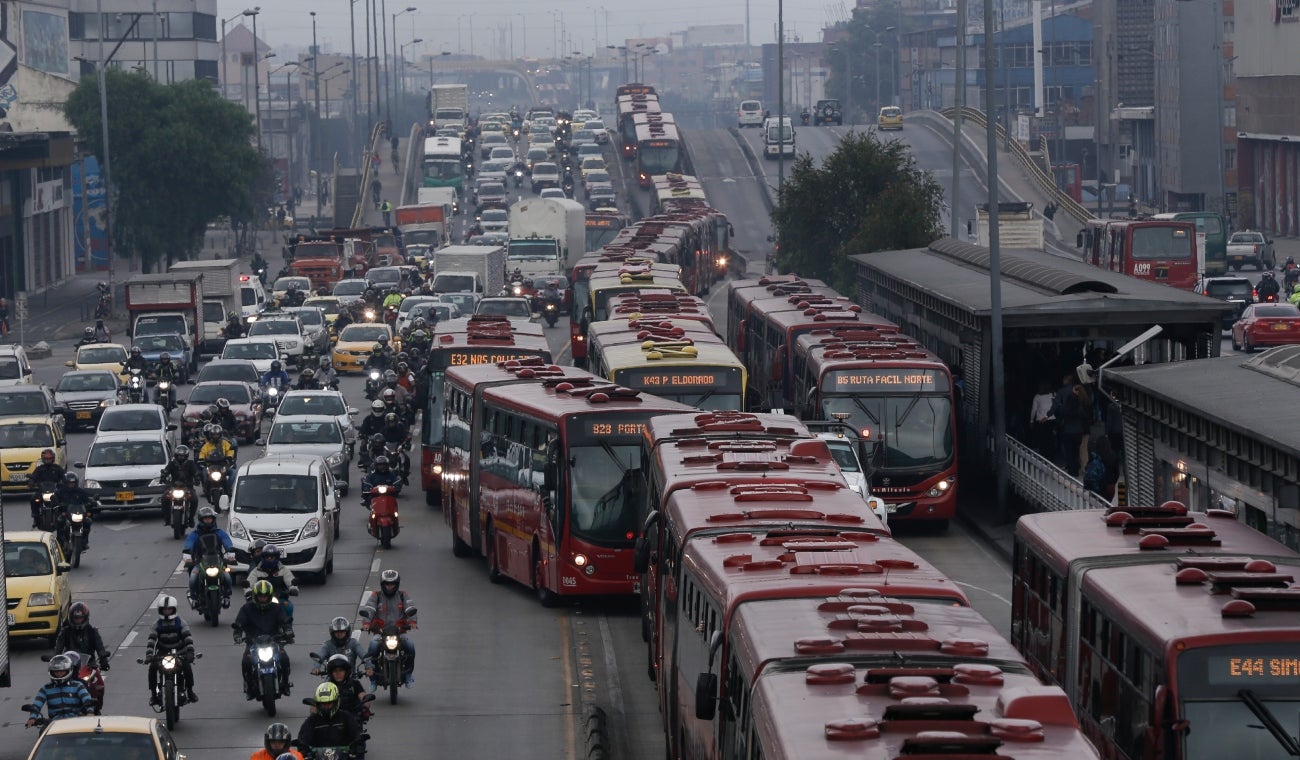 Accidente causa tremendo trancón