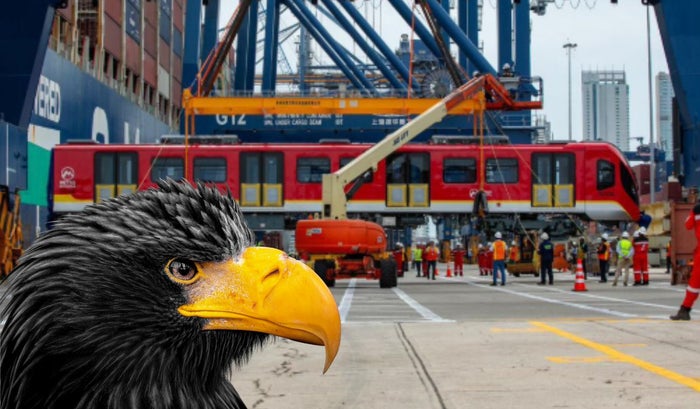 Águila negra llegó con el Metro legado histórico en un mismo viaje