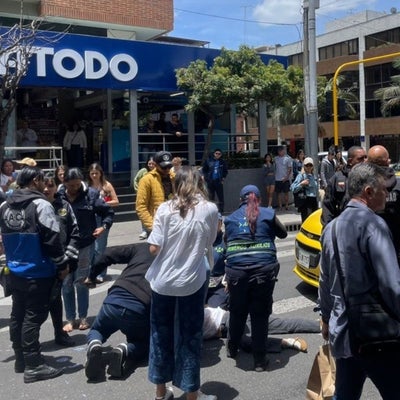 Taxi atropella a una mujer en el Parque de la 93
