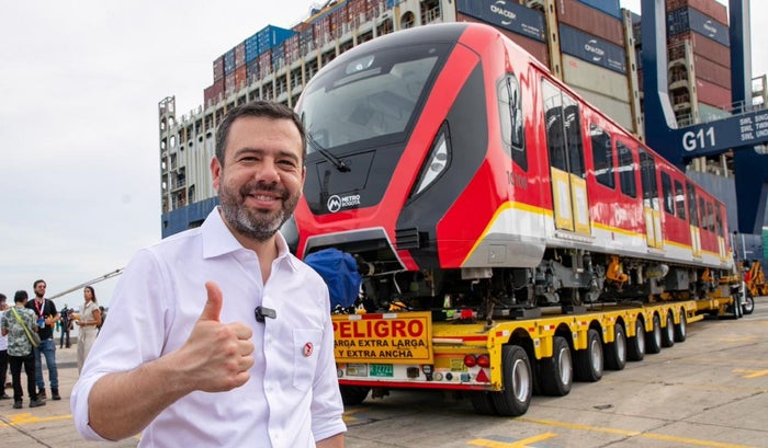 Carlos Fernando Galán, con el primer tren del Metro de Bogotá