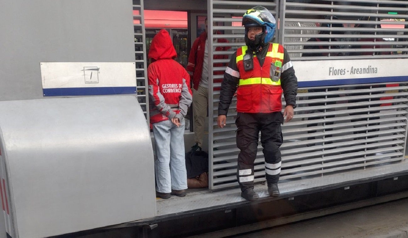 Cierre de estación Flores de Transmilenio