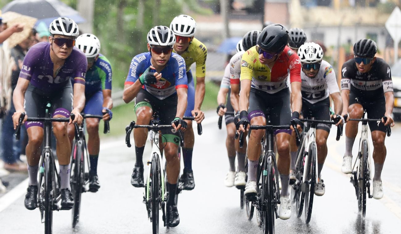 Ciclistas corriendo el Clásico RCN