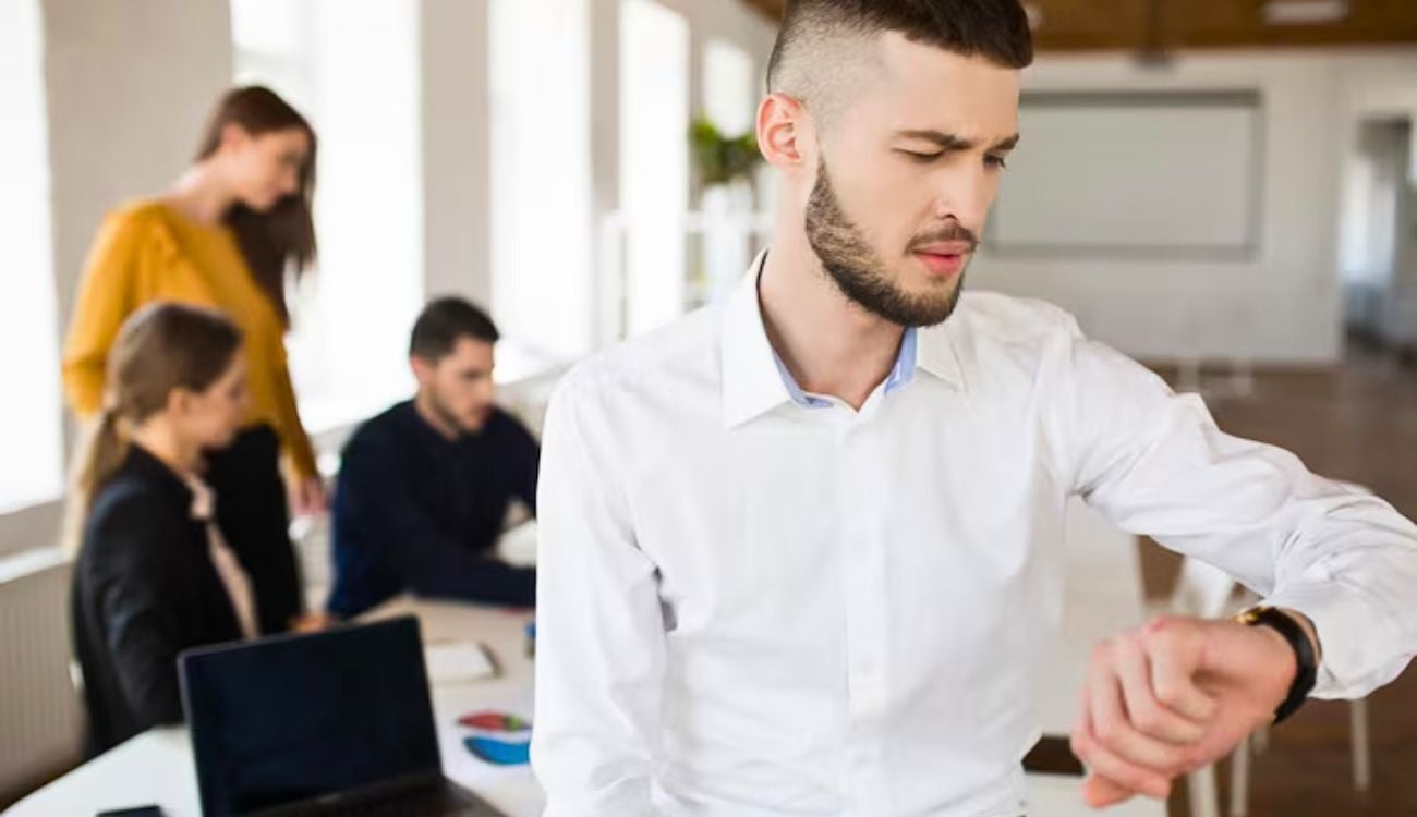 Llegar tarde o faltar al trabajo le saldrá carísimo: esto dice la ley