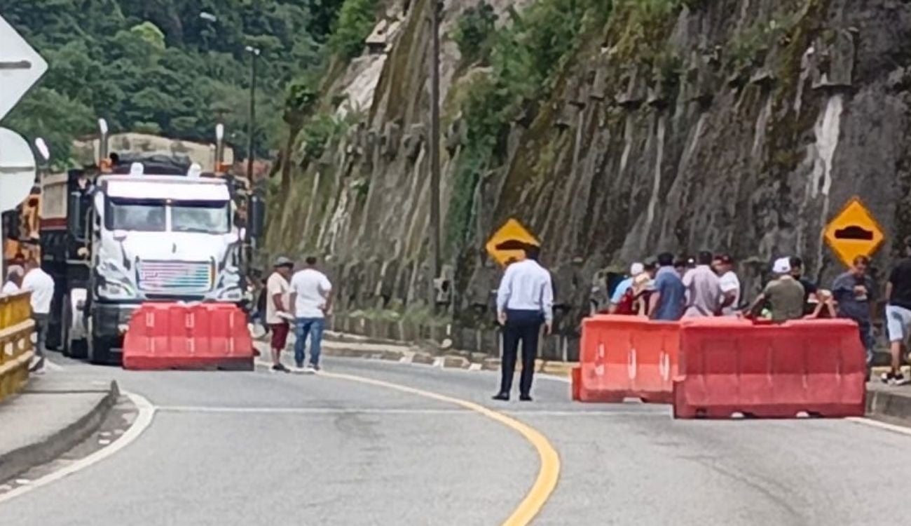 Cierre total en la vía al Llano por protestas en Guayabetal