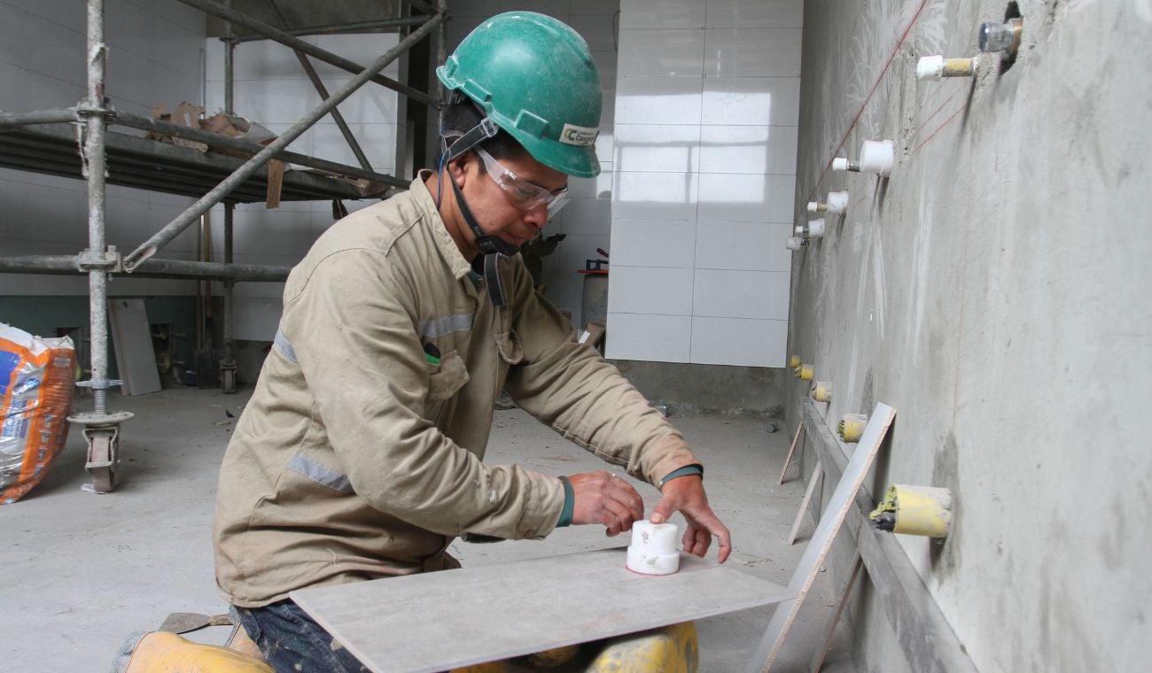 Trabajadores de obra de mejoramiento de vivienda