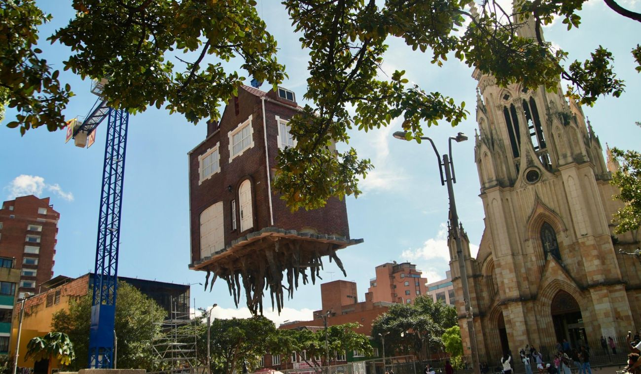 En Bogotá armaron casa flotante: no es adorno, trae poderosa enseñanza