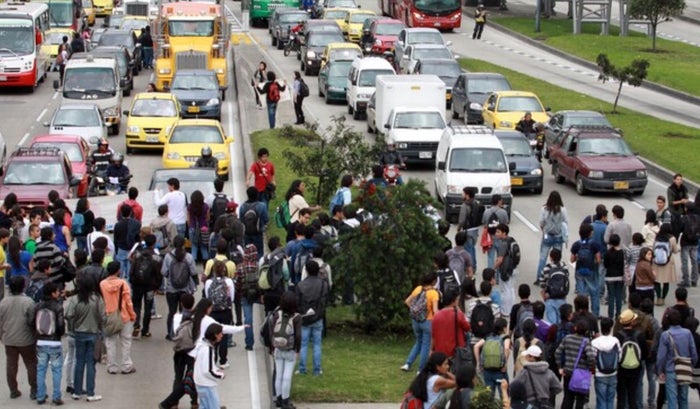 Obras del Acueducto complican la NQS Sur buses de TM ruedan despacio