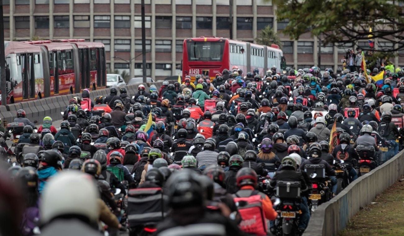 Motociclistas participando del paro de conductores en Bogotá