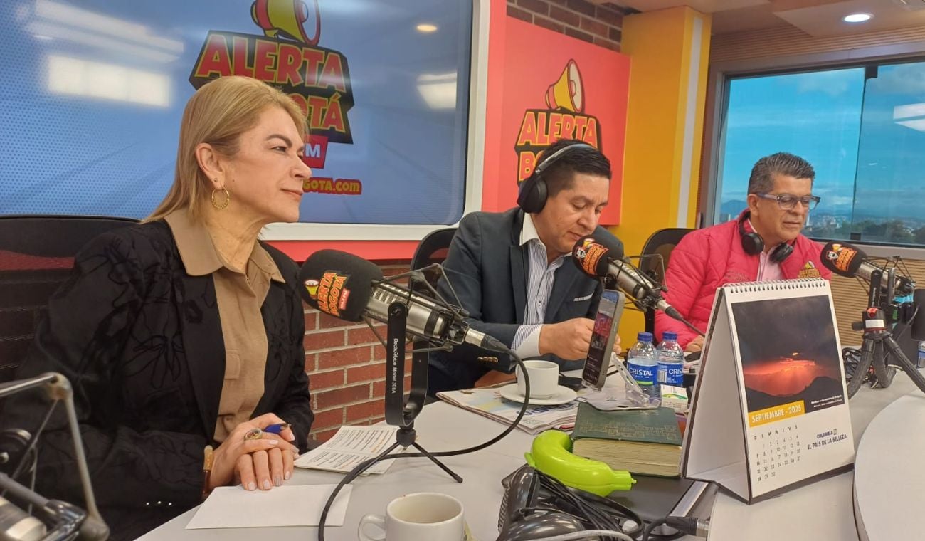 Patricia Duque, ministra del Deporte, en la cabina de Alerta Bogotá