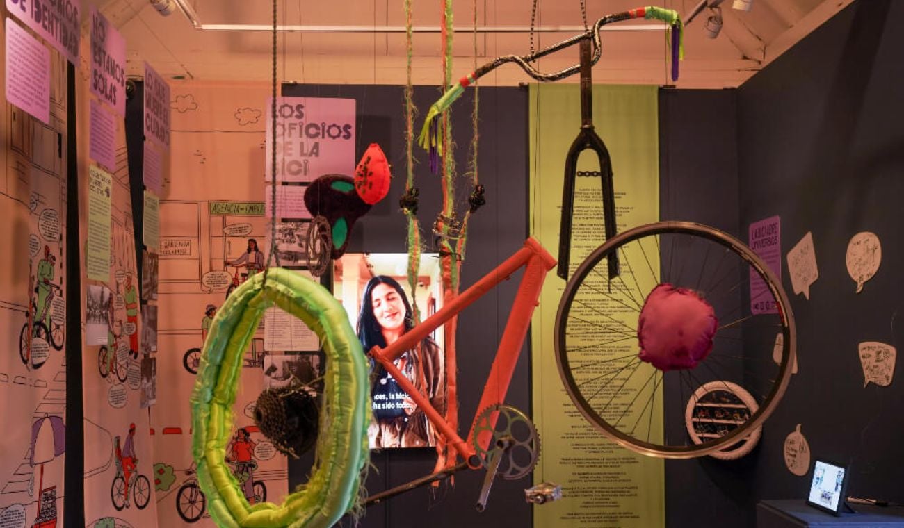Museo de Bogotá inaugura Rodar Juntas, un homenaje a mujeres ciclistas
