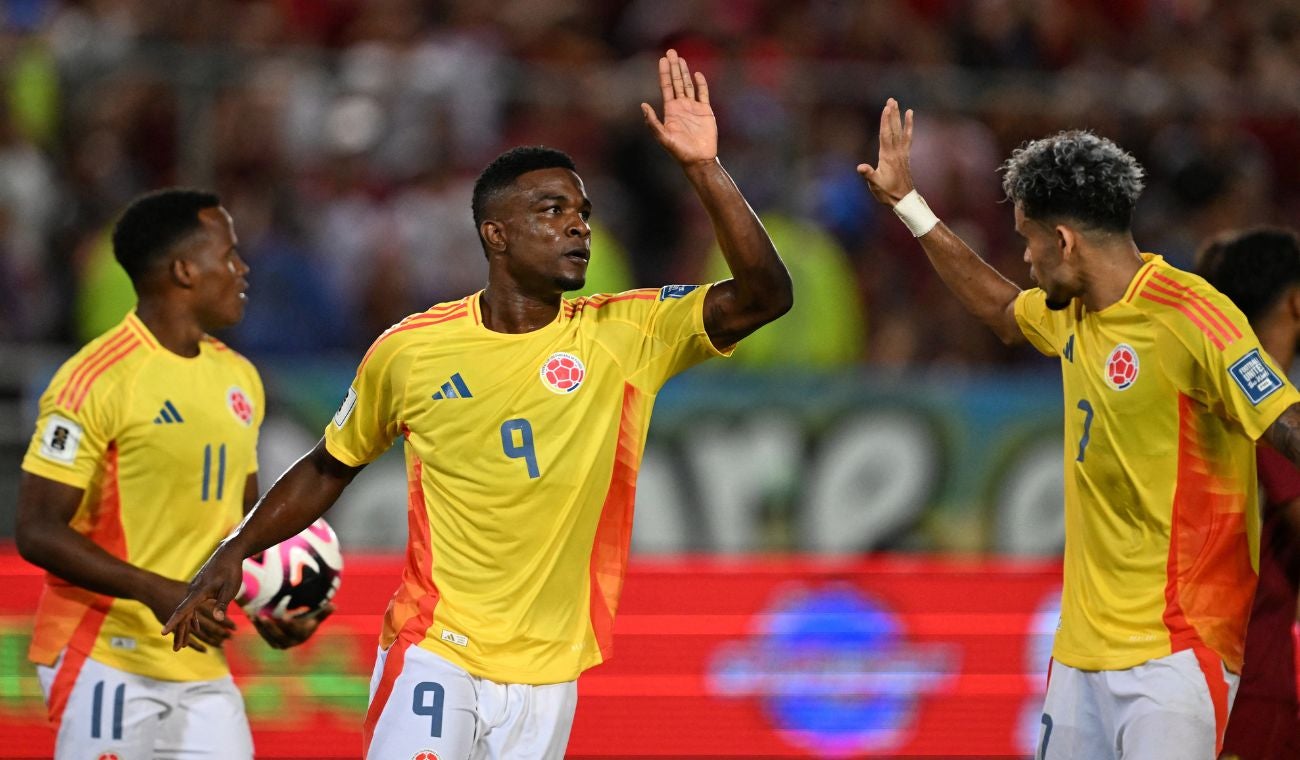 Jugadores de la Selección Colombia celebrando la clasificación al Mundial