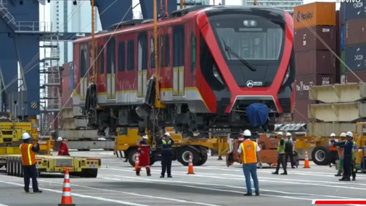 Llegada del primer tren del Metro de Bogotá a Cartagena. Protocolo de descarga completado. Alcaldía de Bogotá