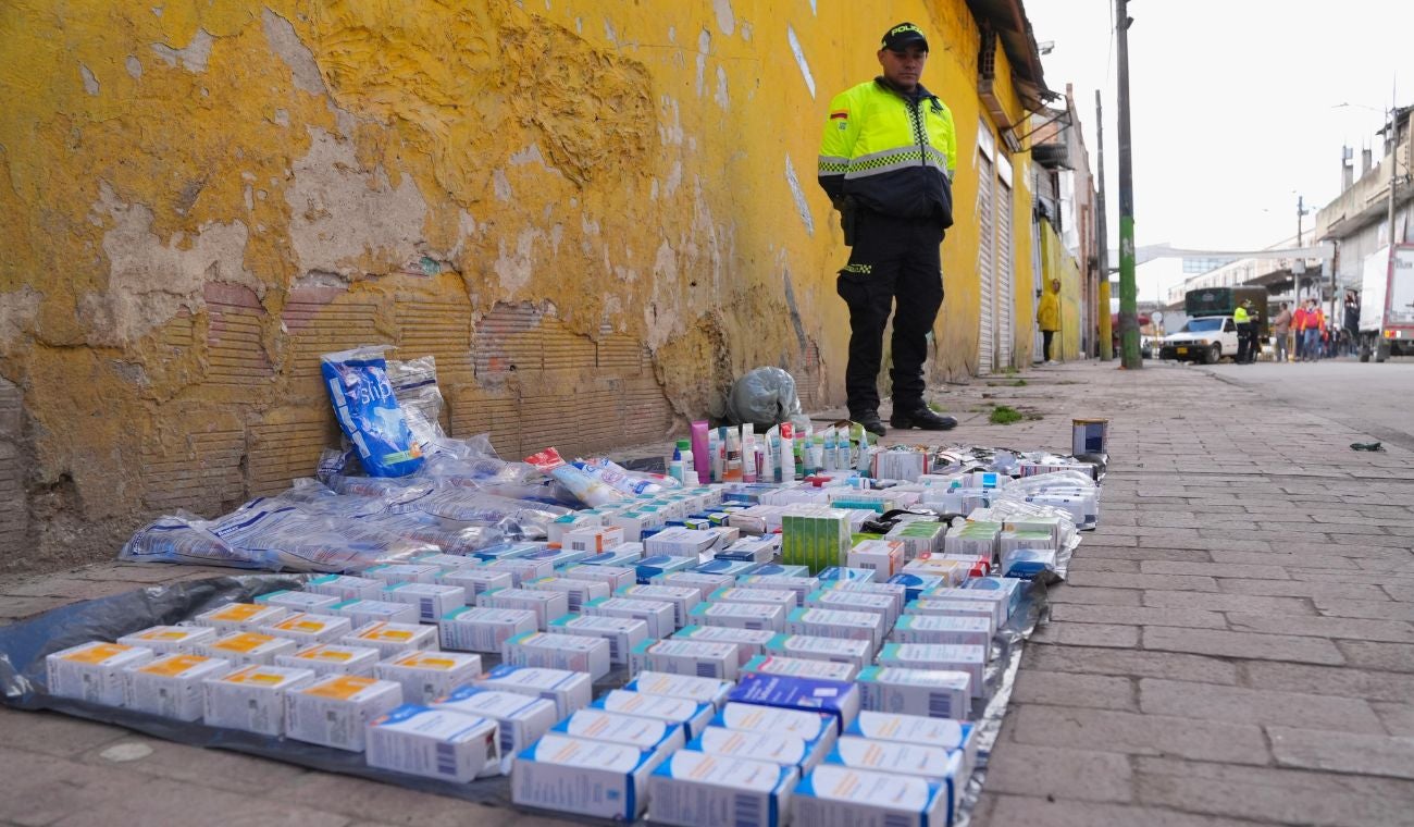 Expulsan a extranjero y decomisan 70 kilos de medicinas vencidas en Kennedy