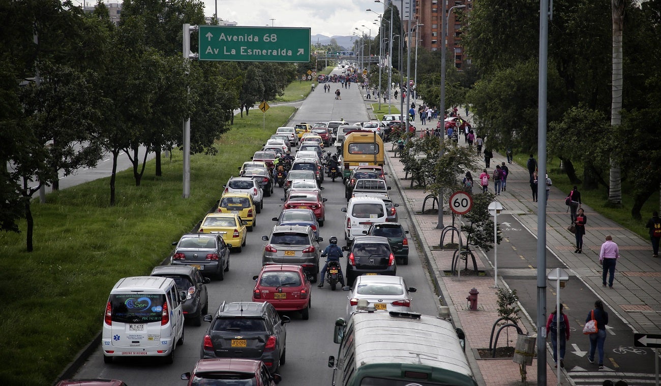 Manifestantes bloquean la Calle 26 y estación Salitre - El Greco
