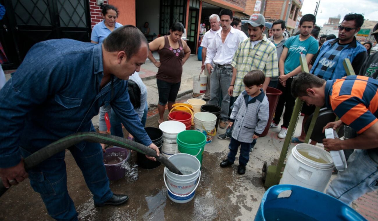 Acueducto corta el agua en varias localidades más de 24 horas a punta de balde