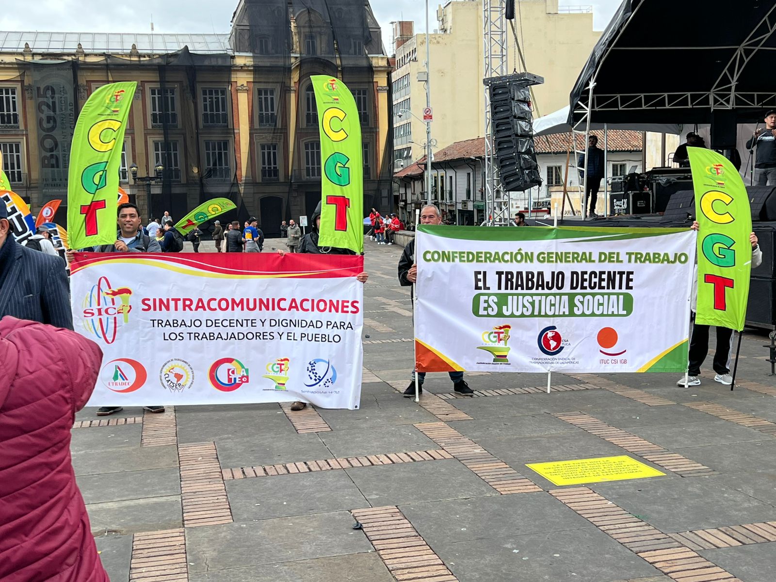 CUT y CGT se movilizaron en la Plaza de Bolívar para apoyar las reformas a la salud y pensional