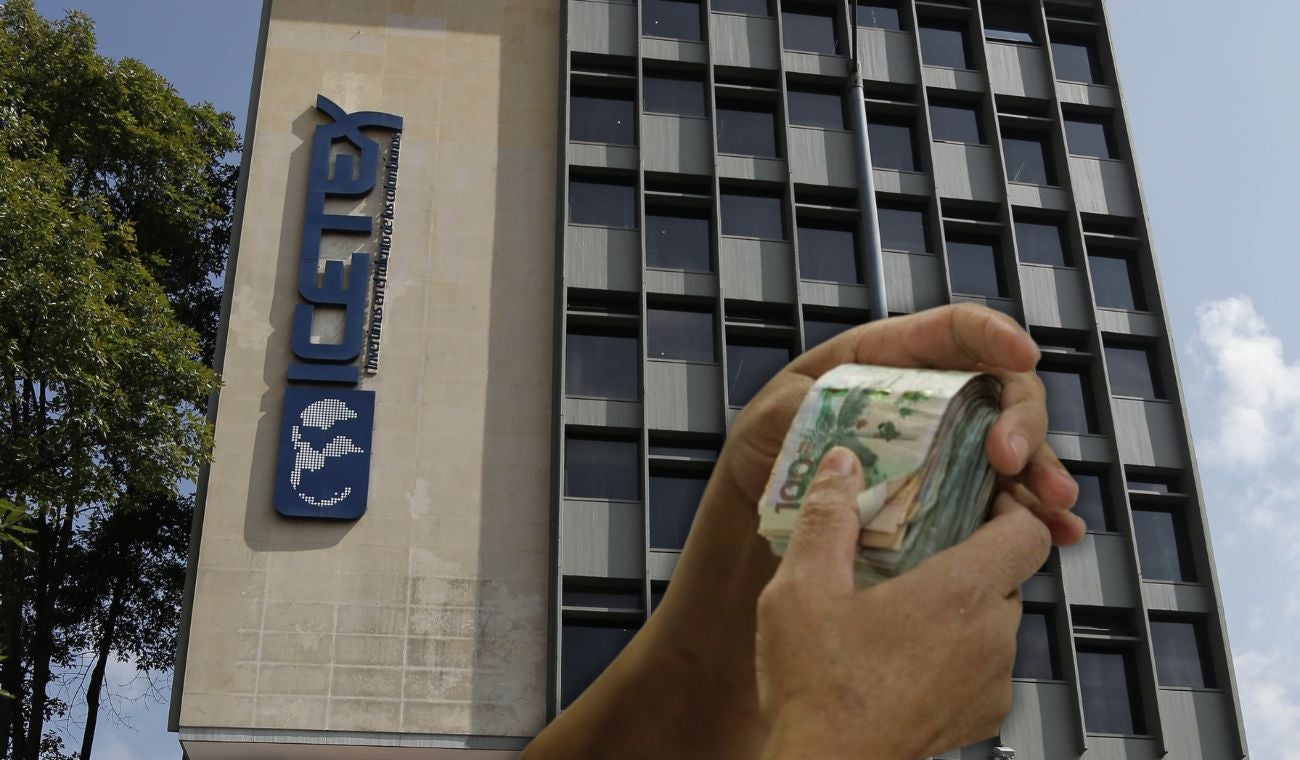 Beneficiario de Icetex pagando crédito educativo