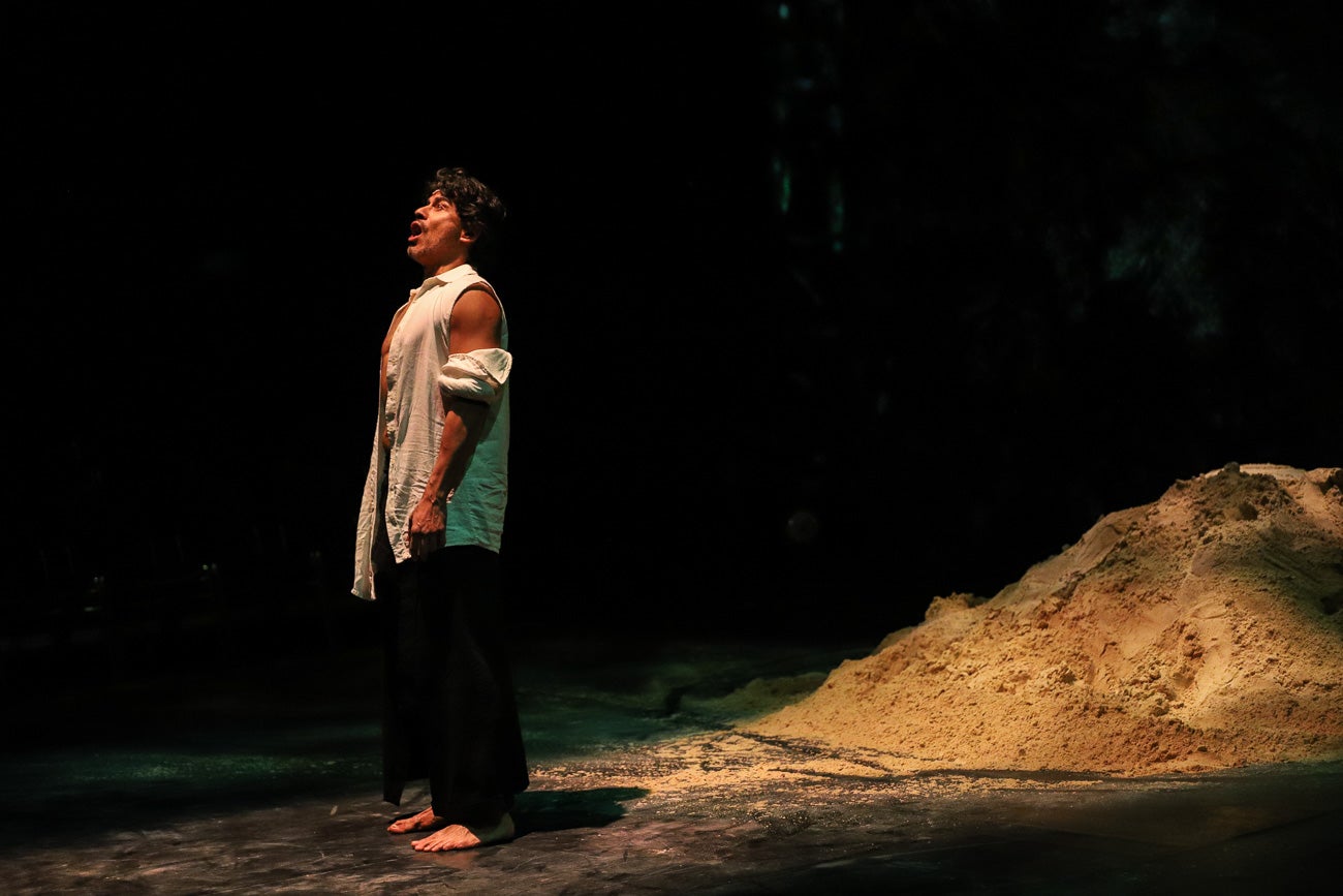 Habūb, escrituras de arena y viento: un viaje inmersivo entre el Sahara y el Amazonas