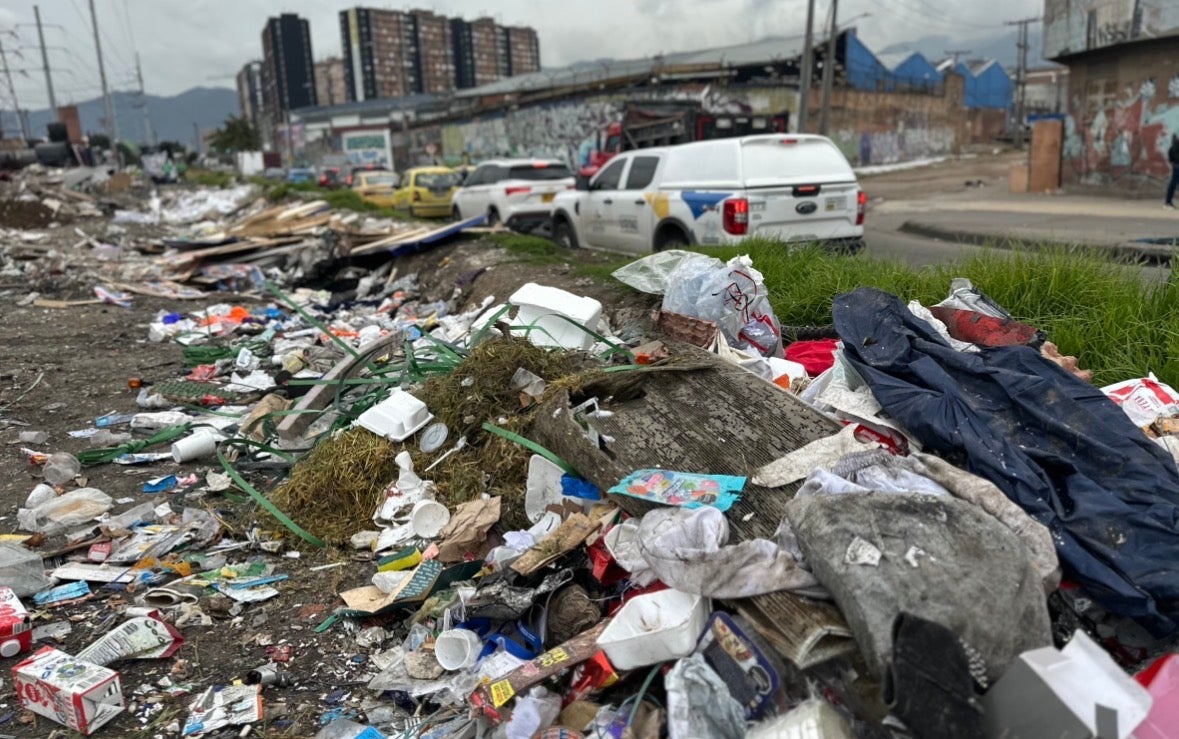Acumulación de basuras en Puente Aranda