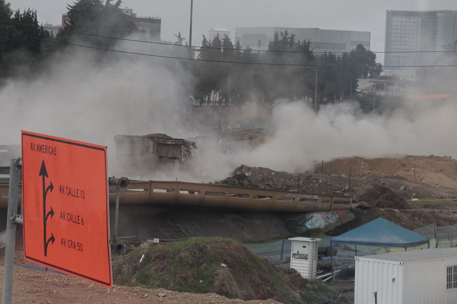 Implosión de puentes en Puente Aranda