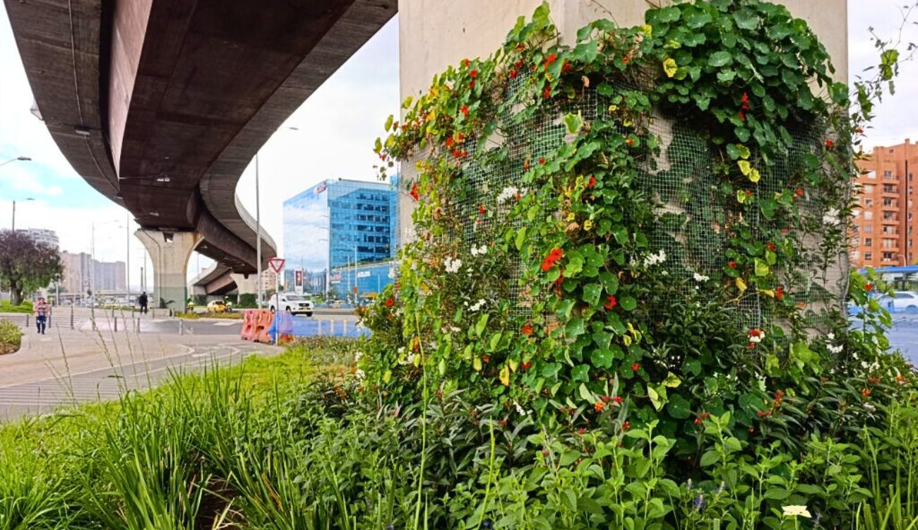 Puente de la Av. 68 con calle 26 se transforma y luce lleno de jardines