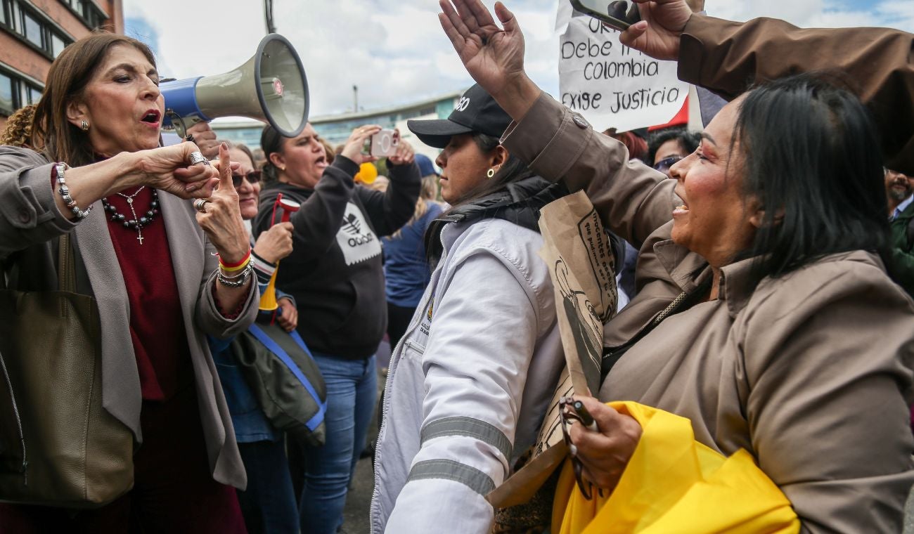 Mujeres participando de protestas en Bogotá