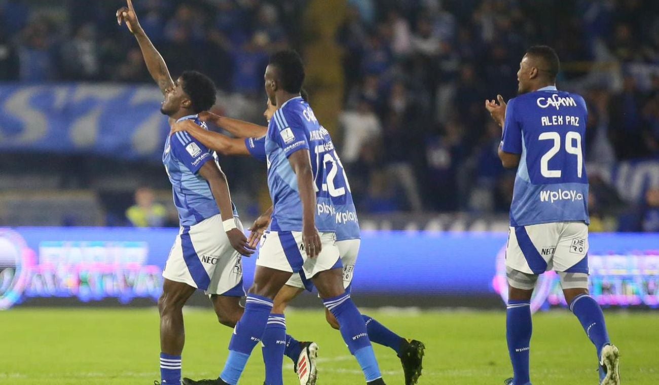 Jugadores de Millonarios celebrando un gol contra el América