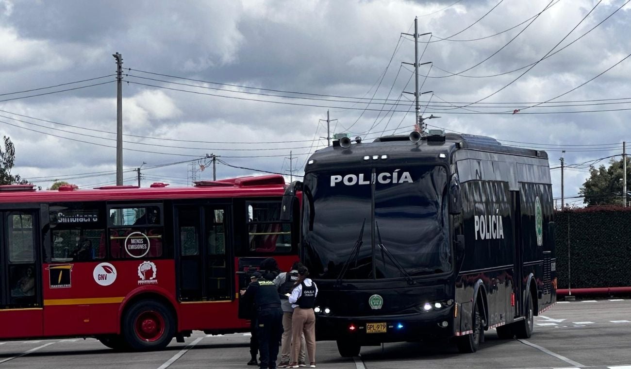 Policía protagoniza persecución de película detrás de un TransMilenio