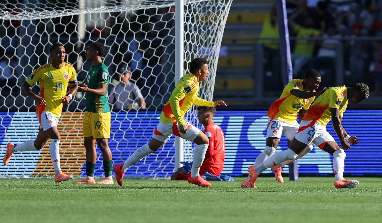 Selección Colombia celebrando gol contra Sudáfrica