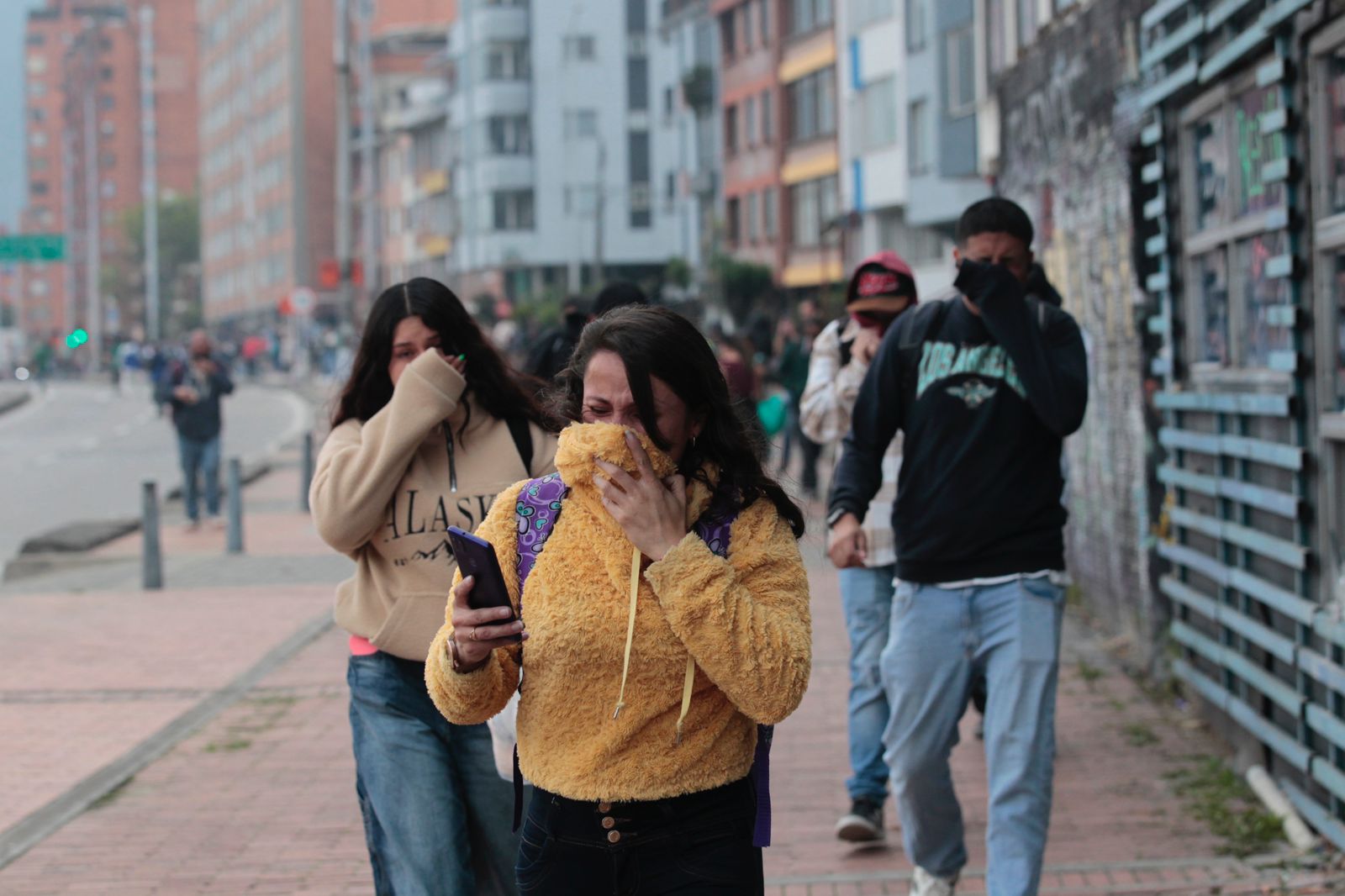 Manifestación terminó en fuertes disturbios cerca de la embajada de Estados Unidos en Bogotá