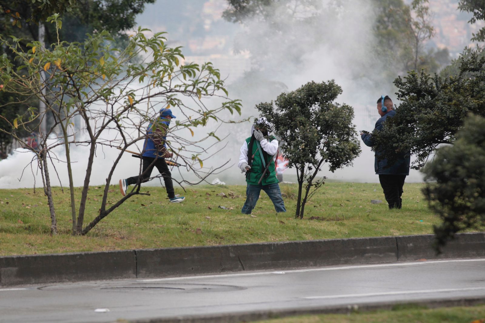 Manifestación terminó en fuertes disturbios cerca de la embajada de Estados Unidos en Bogotá