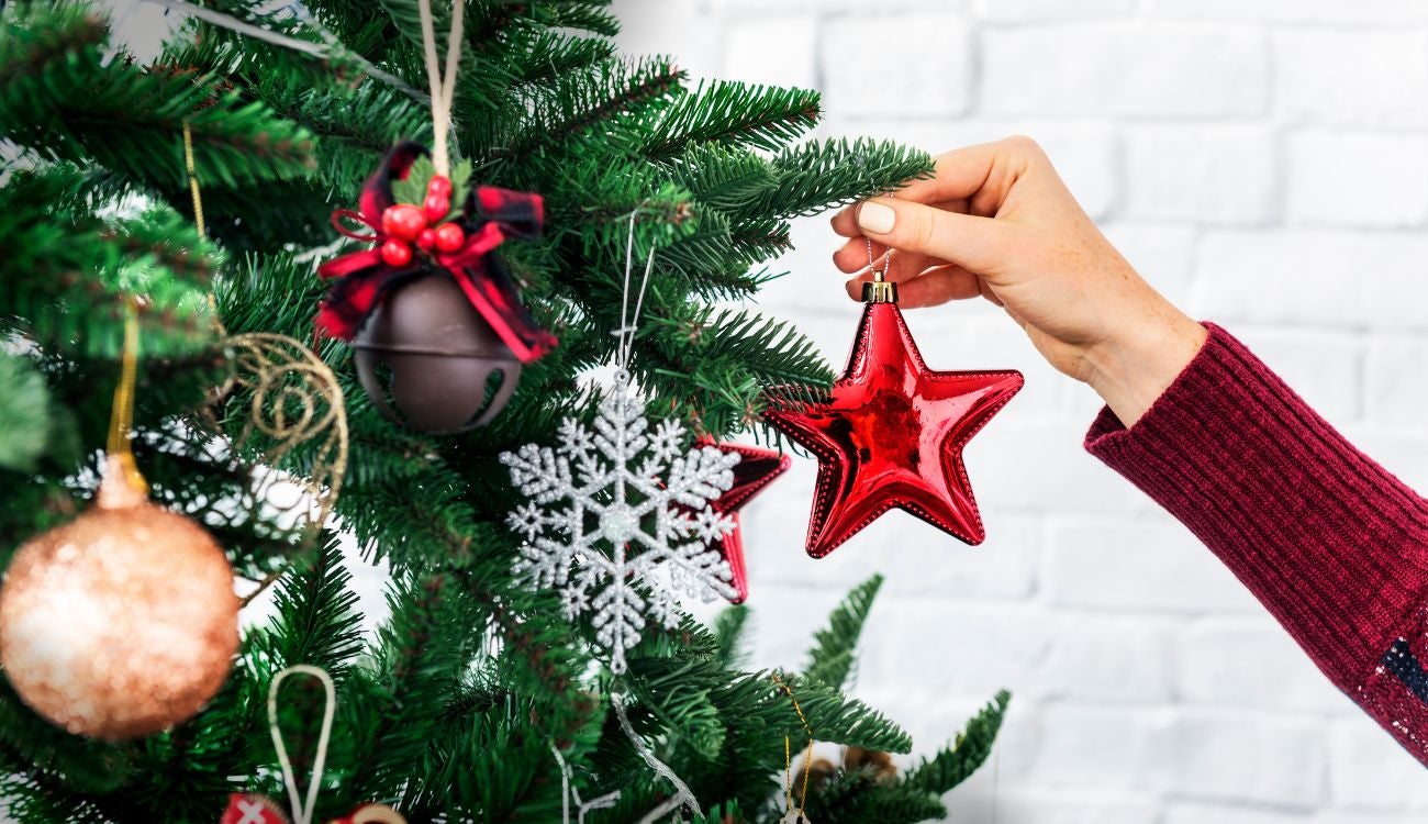 Tendencia de color en la decoración navideña 2025 que está pegando duro