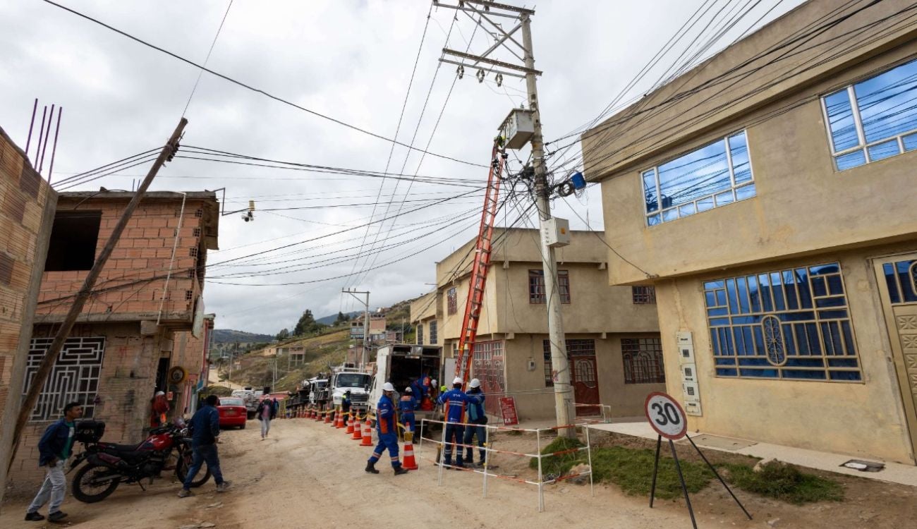 Ciudad Bolívar se ilumina: 560 familias ya cuentan con energía eléctrica