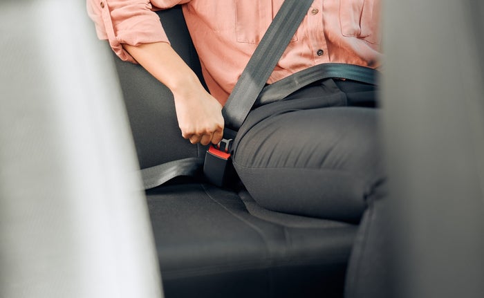 Multa por no llevar cinturón de seguridad en el asiento trasero