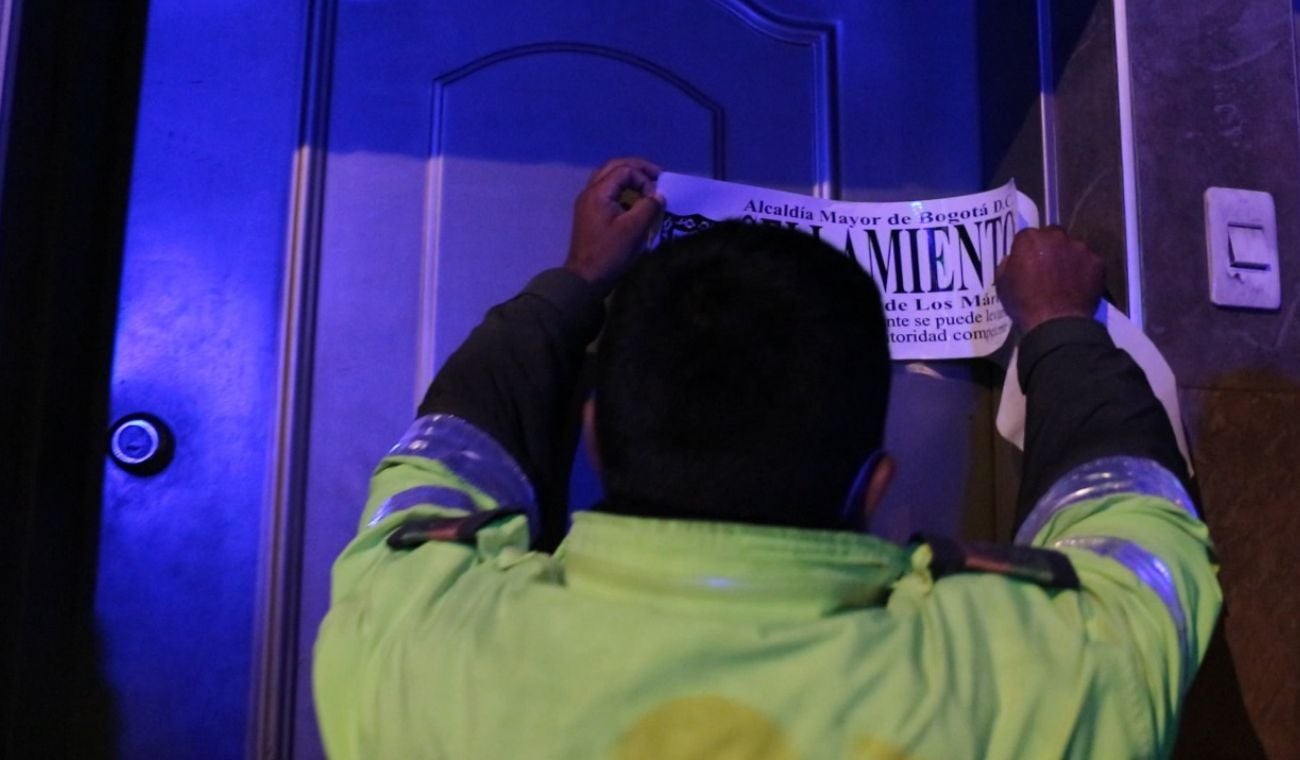 Policía sellando establecimiento