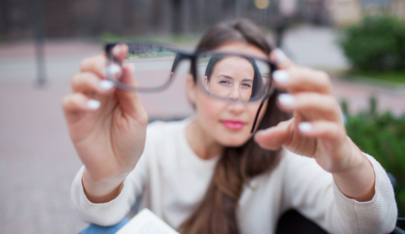 Conductores con deterioro visual cifras, riesgos y obligaciones en Colombia